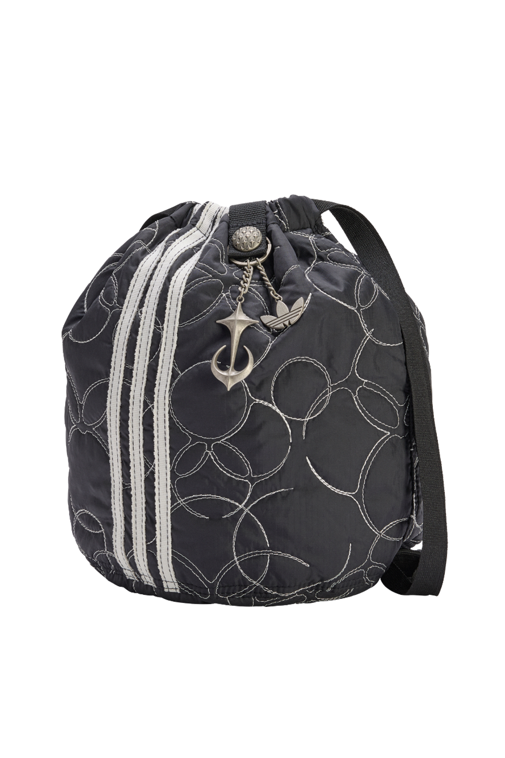 תמונת תקריב של תיק שרוכים אדידס X טאג קלאב