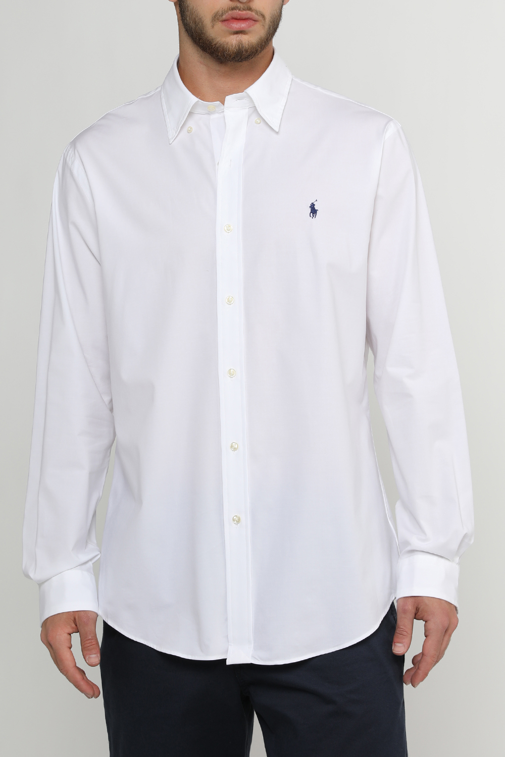 תמונת דוגמן קידמית של חולצה מכופתרת קלאסית