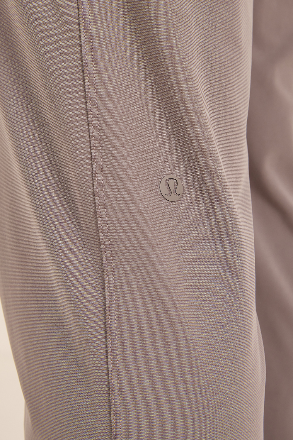 תמונת תקריב דוגמן של ABC Regular Jogger Warpstreme™