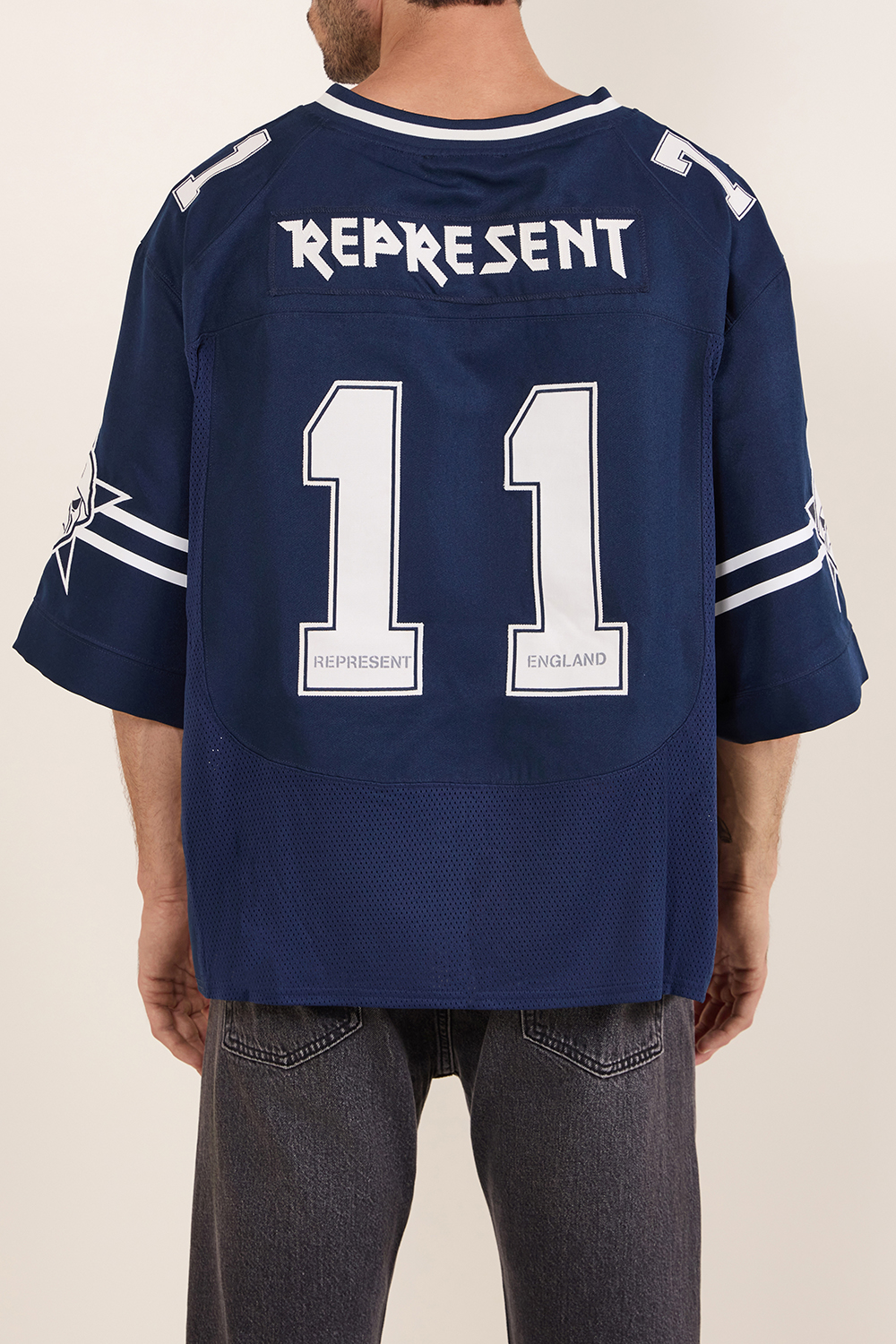 תמונת תקריב דוגמן של חולצת פוטובול במהדורת 50 שנה לאיירון מיידן