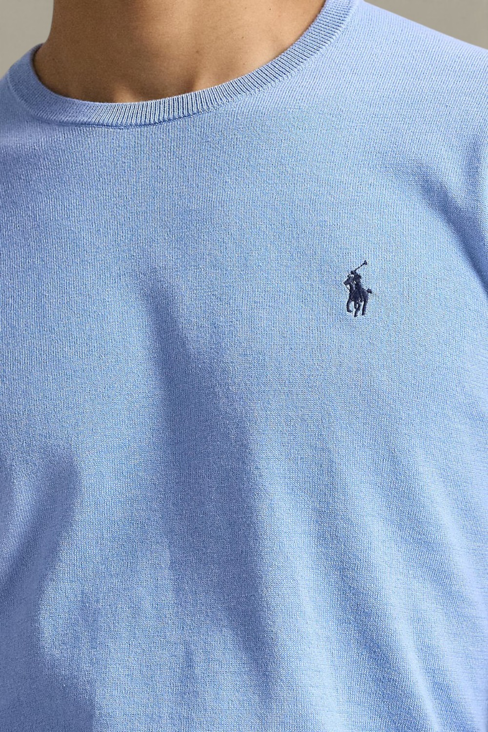 תמונת תקריב דוגמן של סוודר