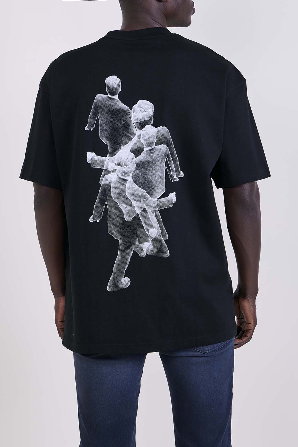 תמונת דוגמן אחורית של חולצת טי