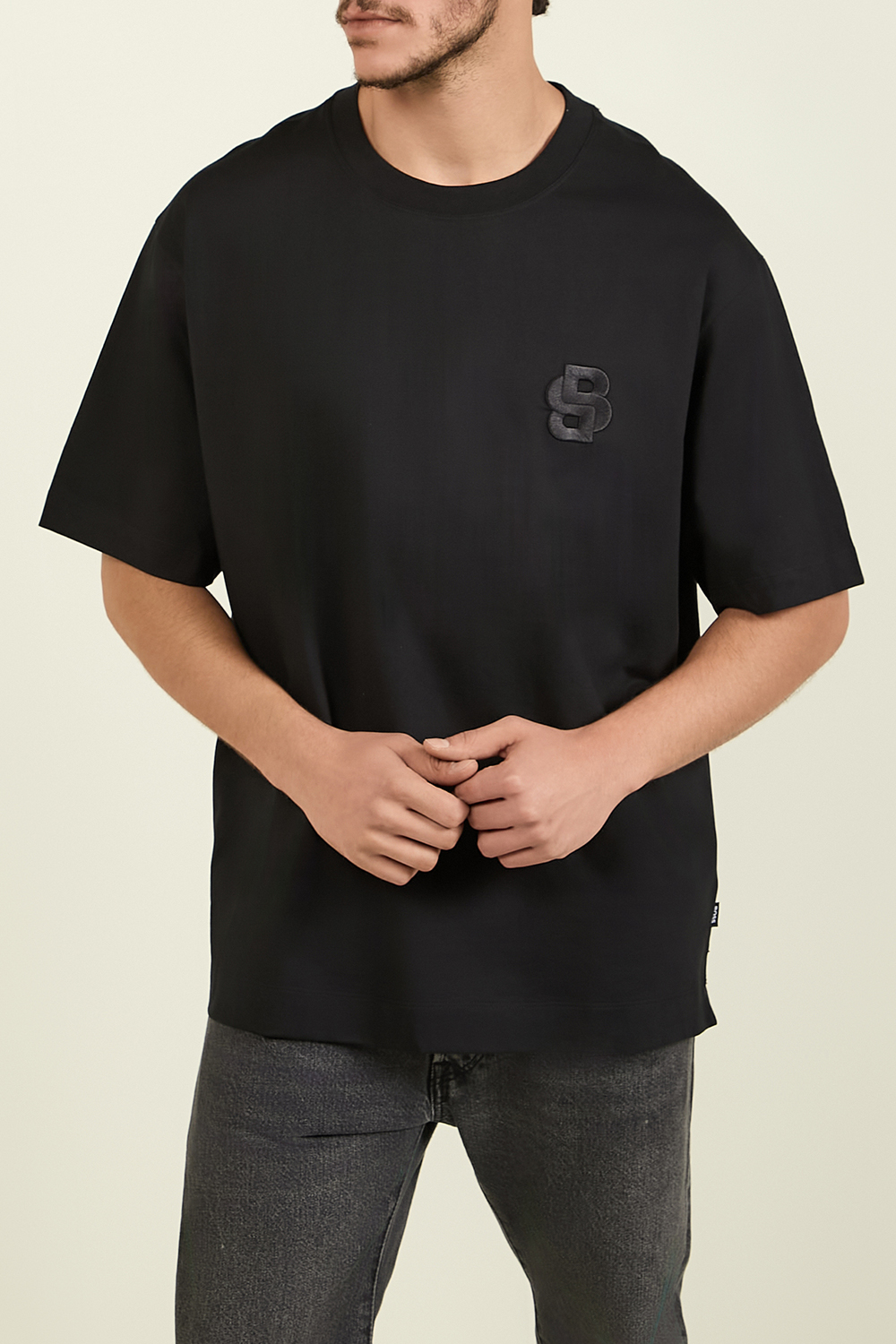 תמונת דוגמן קידמית של חולצת טי