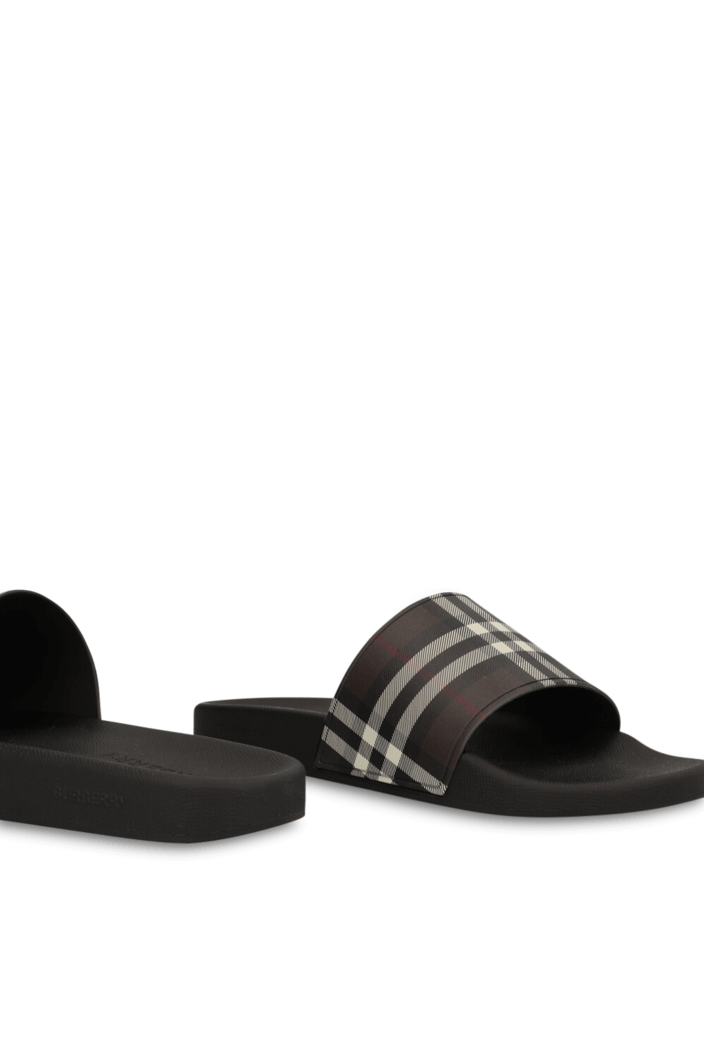 תמונת תקריב של כפכפי סליידס