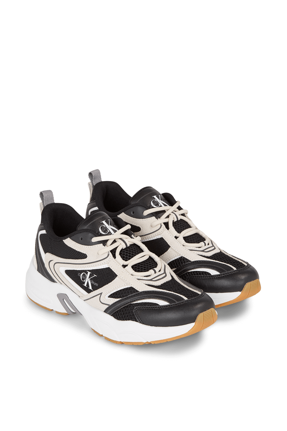 תמונה אחורית של נעלי סניקרס