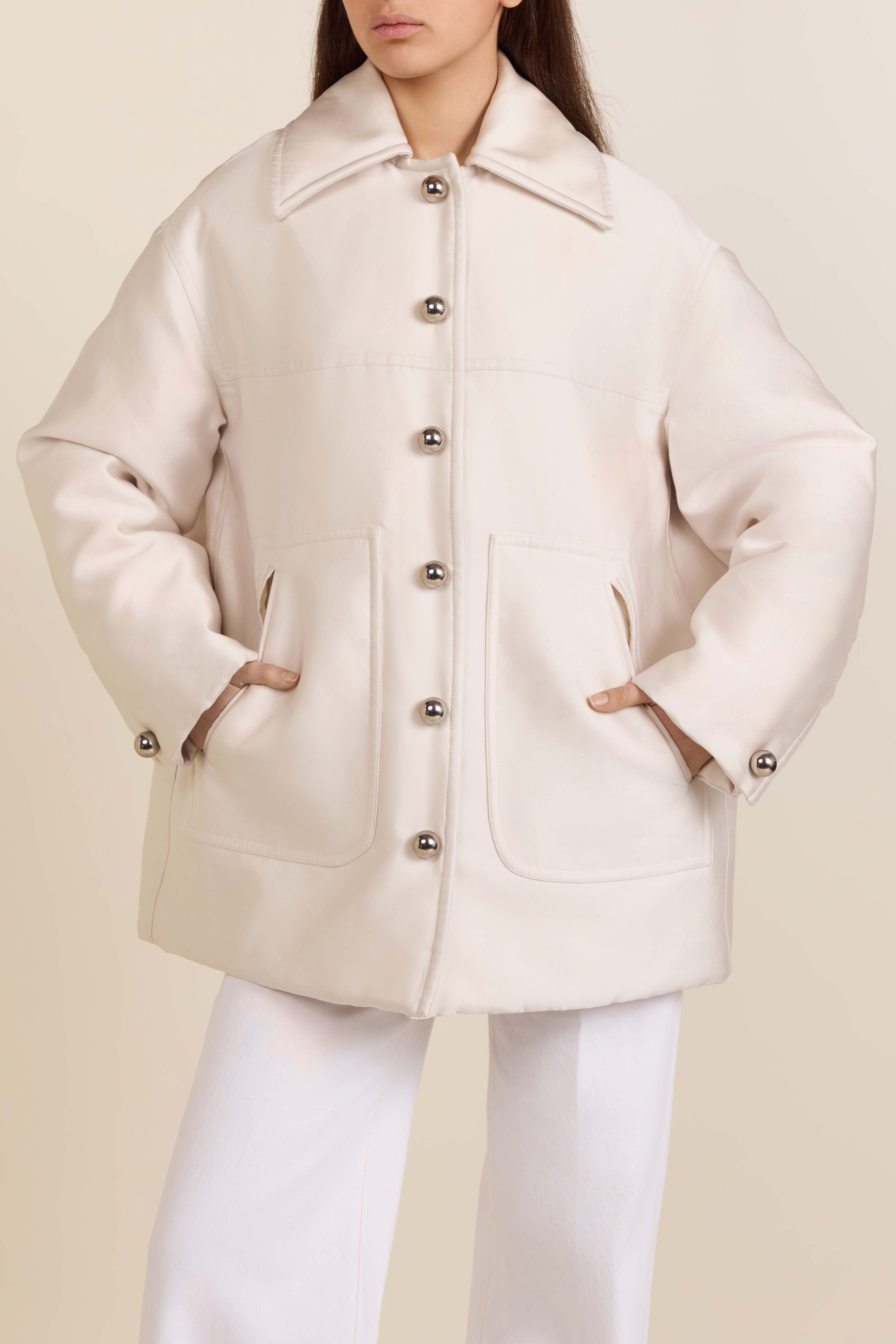 תמונת דוגמן קידמית של מעיל בריפוד קל