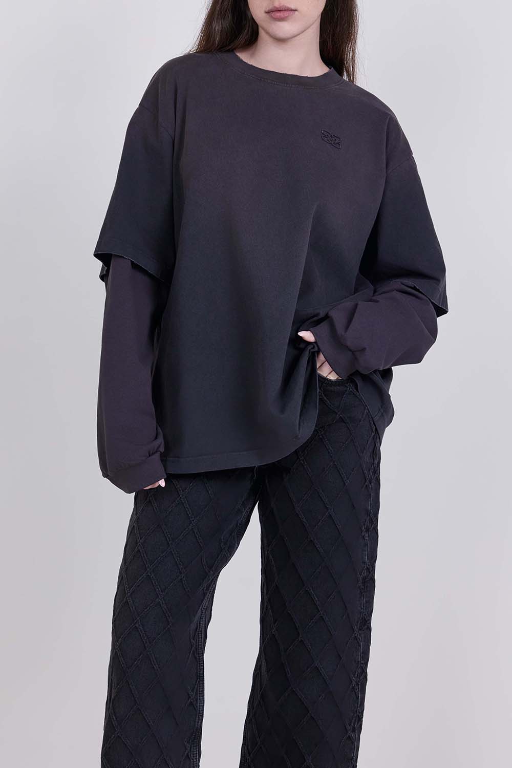 תמונת דוגמן קידמית של חולצת טי שרוול ארוך