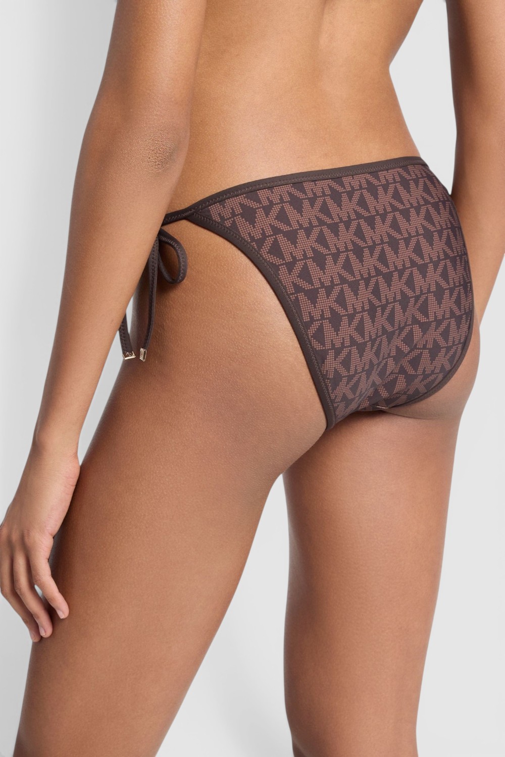 תמונת דוגמן אחורית של תחתוני ביקיני דו צדדיים