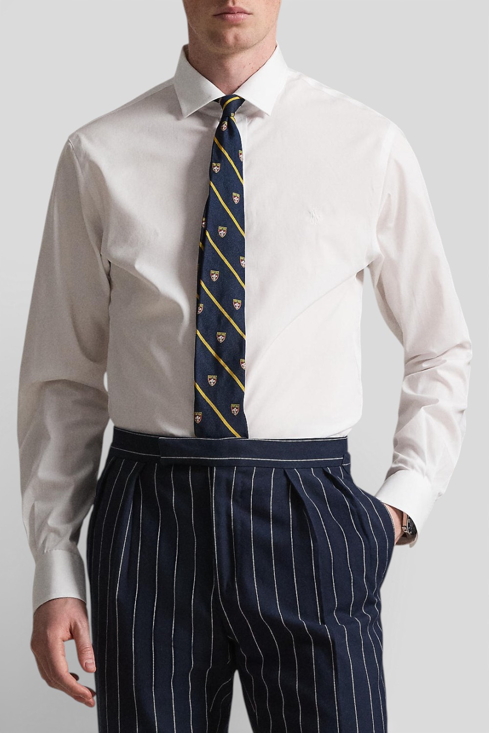 תמונת דוגמן קידמית של חולצת כפתורים