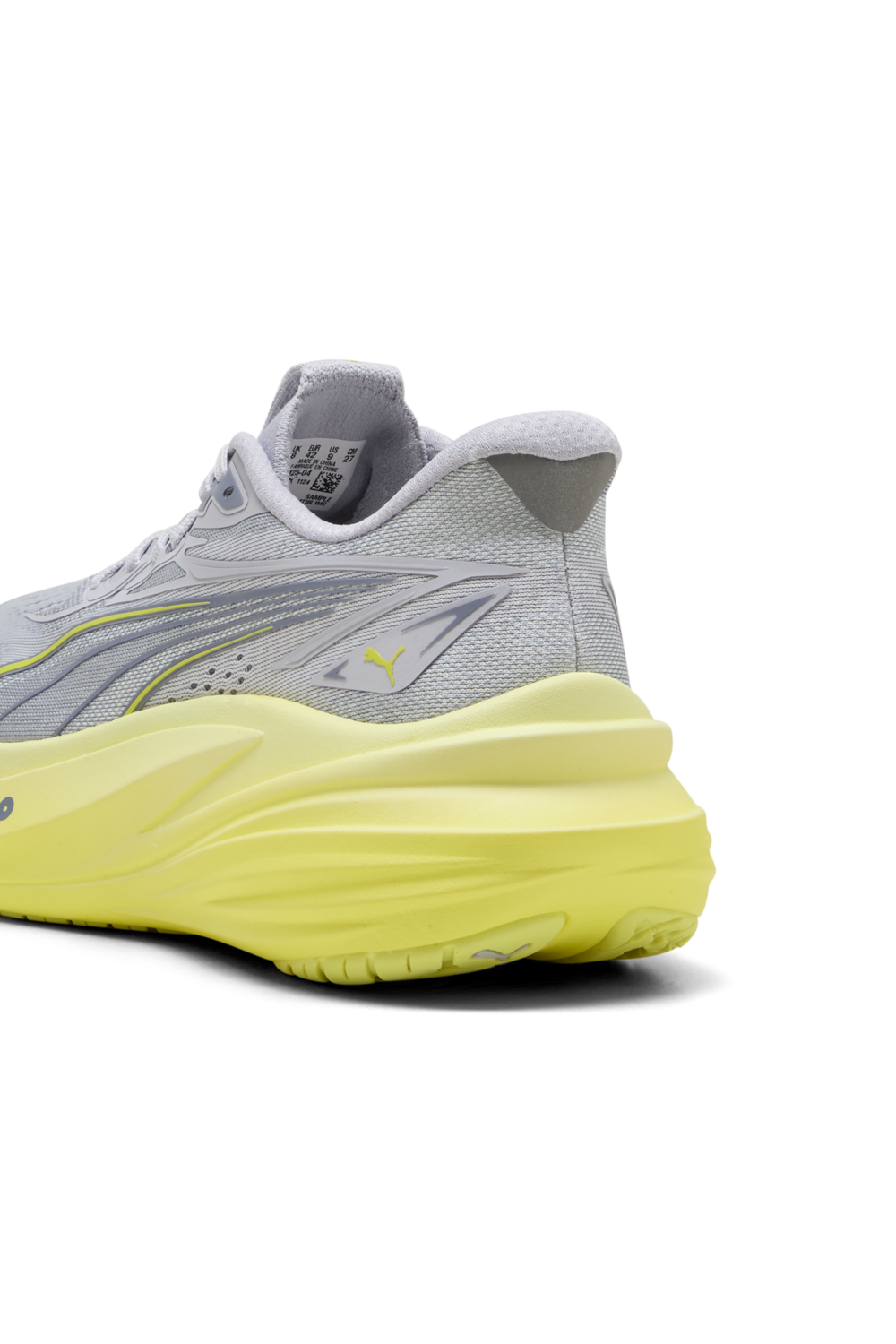 תמונת פנים של נעלי סניקרס