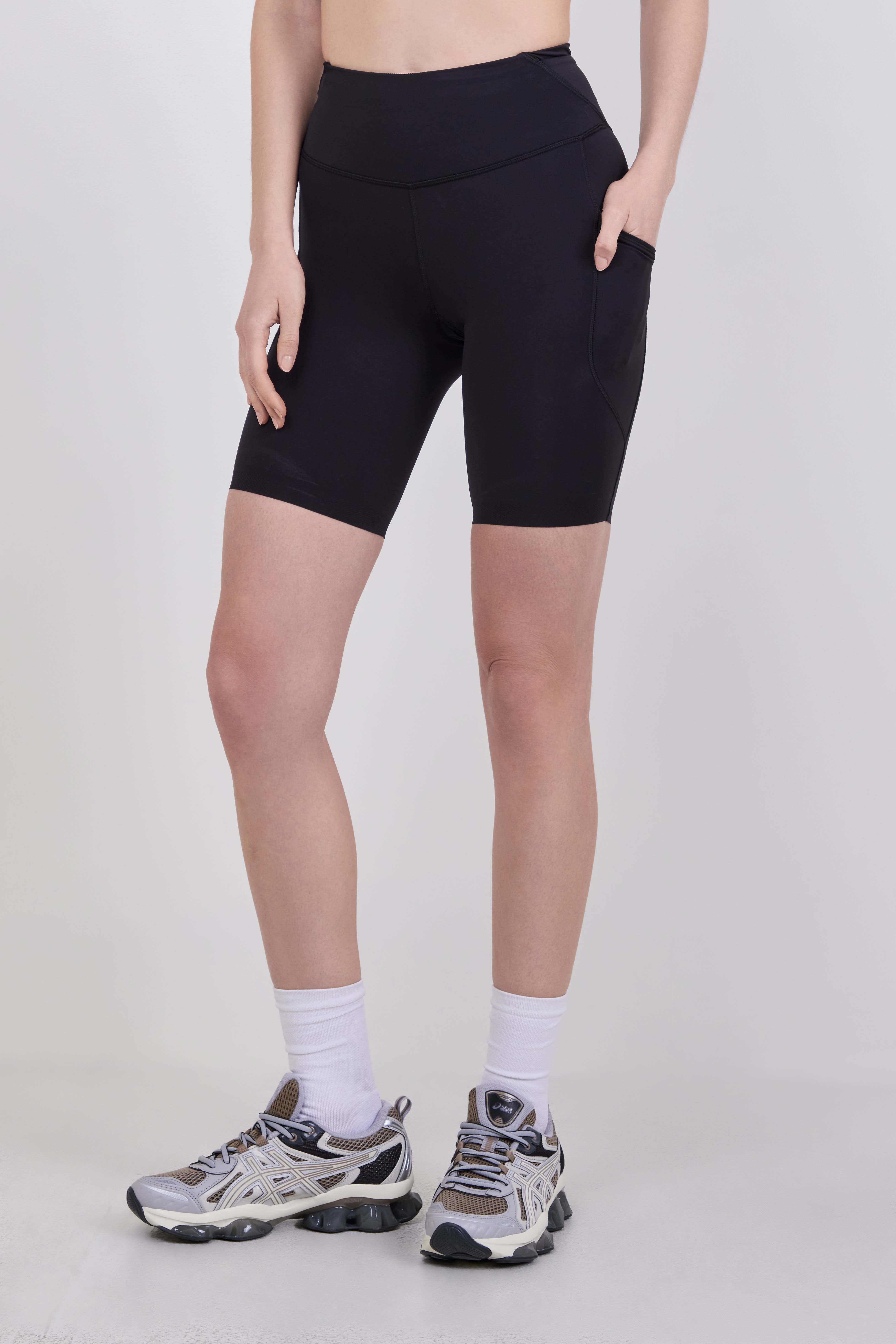 תמונת דוגמן קידמית של Fast and Free High-Rise Short 2