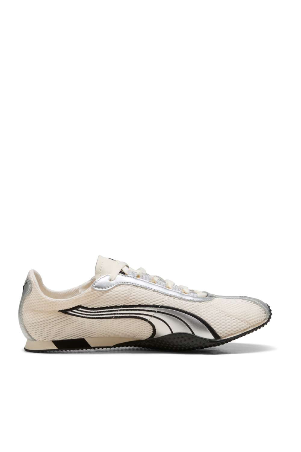 תמונה קידמית של נעלי סניקרס