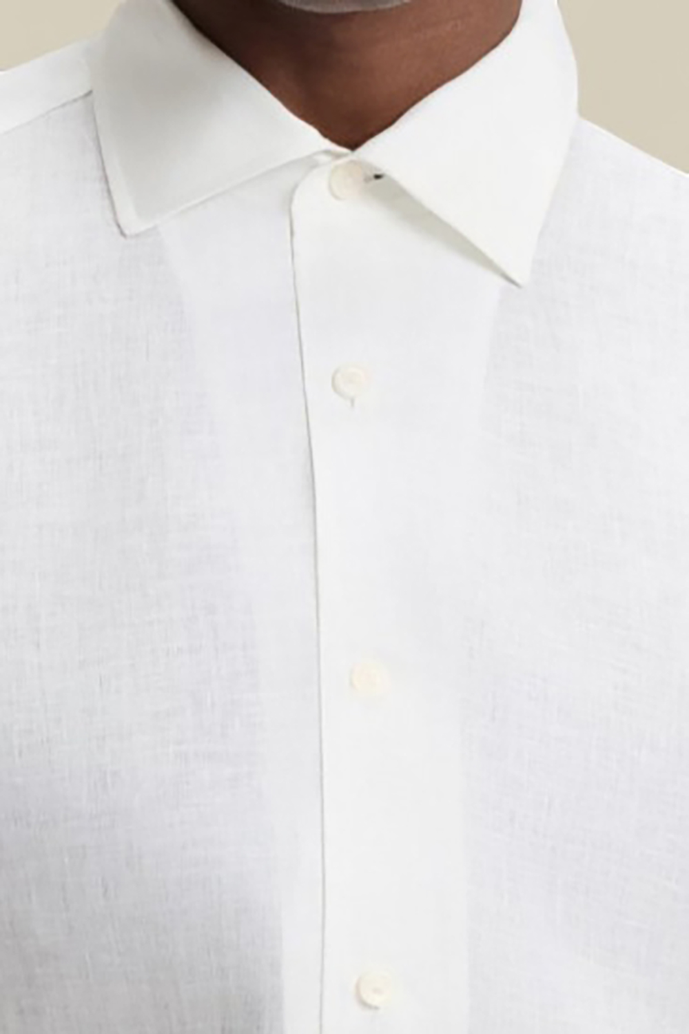 תמונת תקריב דוגמן של בוס X דיויד בקהאם חולצת כפתורים ארוכה