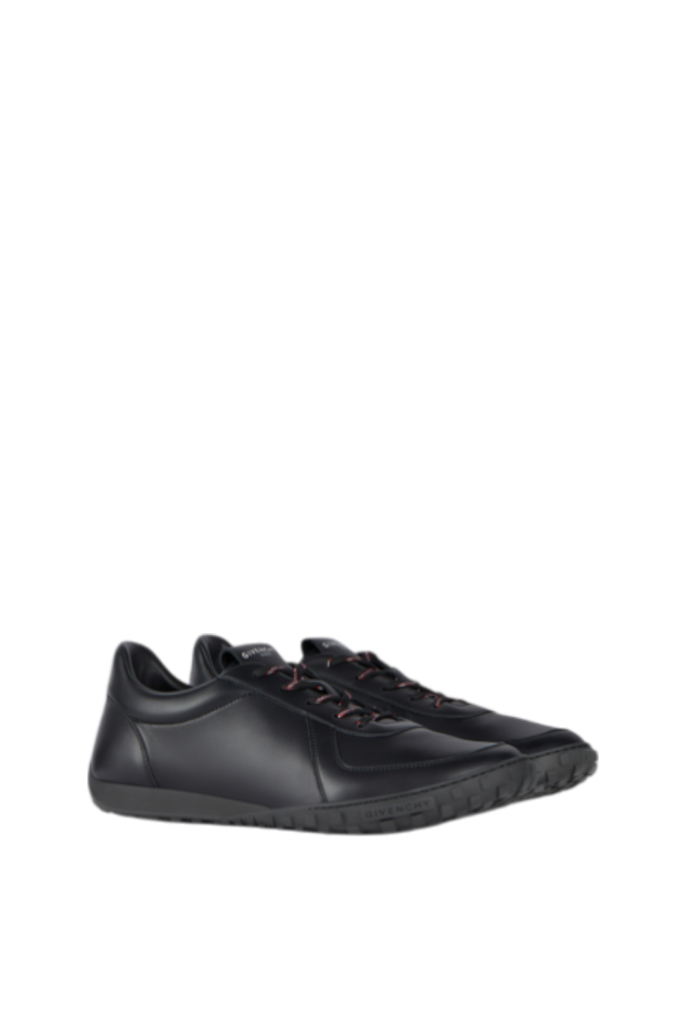 תמונת פנים של נעלי סניקרס גלייד