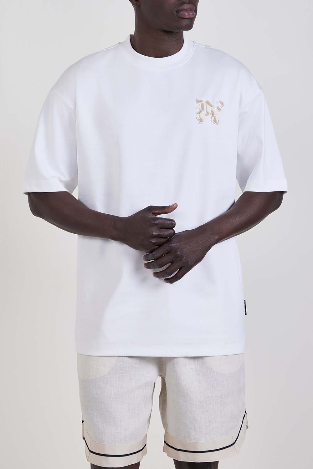 תמונת דוגמן קידמית של חולצת טי אוברסייז