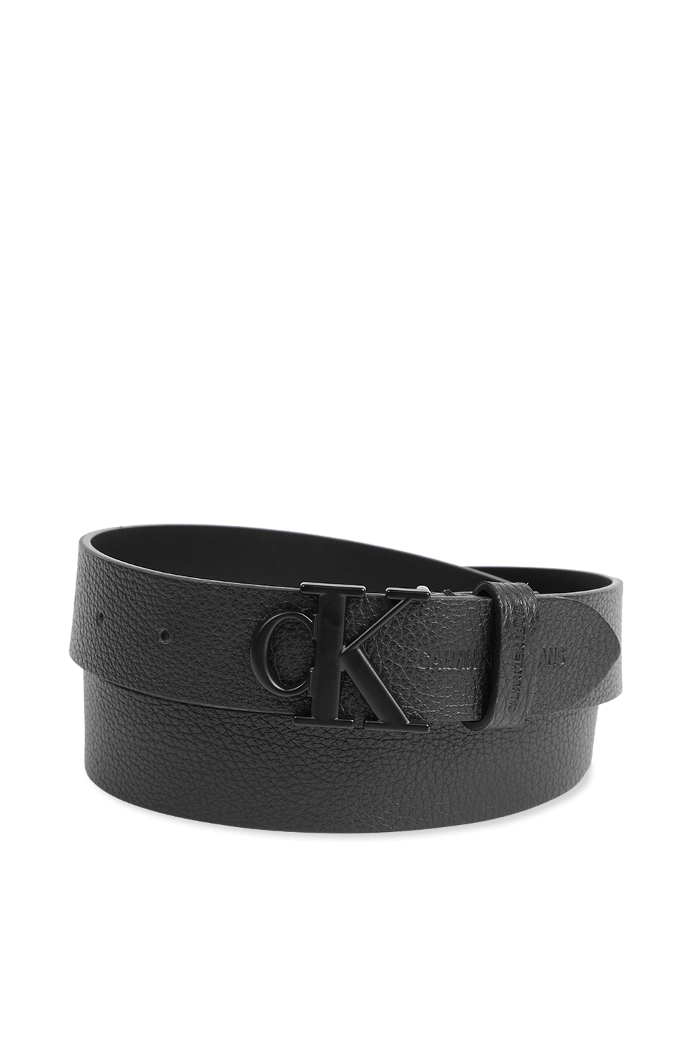 תמונה קידמית של חגורת לוגו מעור מגורען בצבע שחור