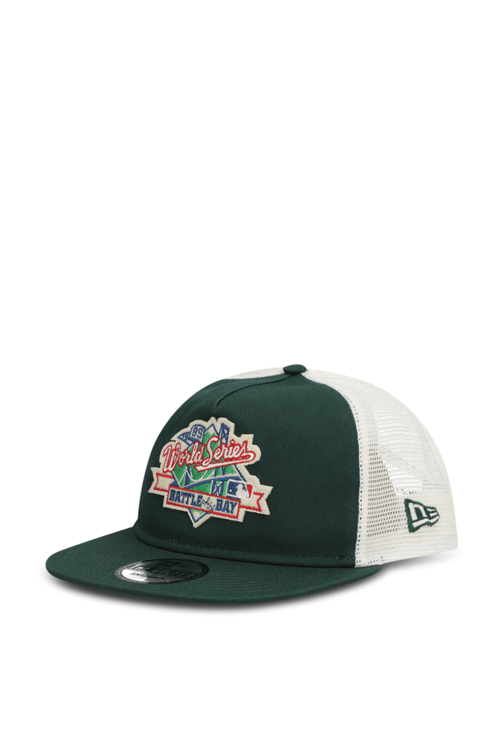 תמונה קידמית של כובע בייסבול