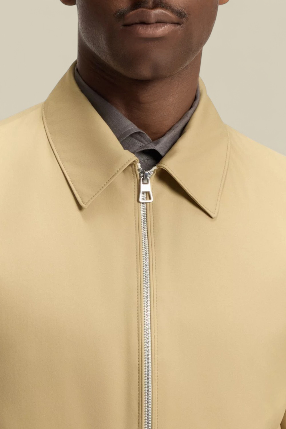 תמונת תקריב דוגמן של בוס X דיויד בקהאם ז'קט קל