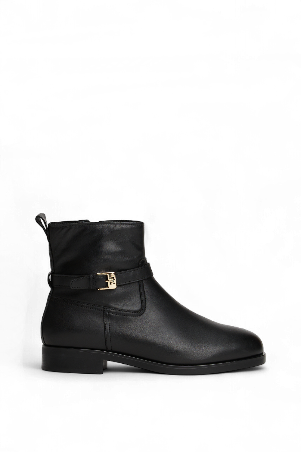 תמונה קידמית של מגפוני עור