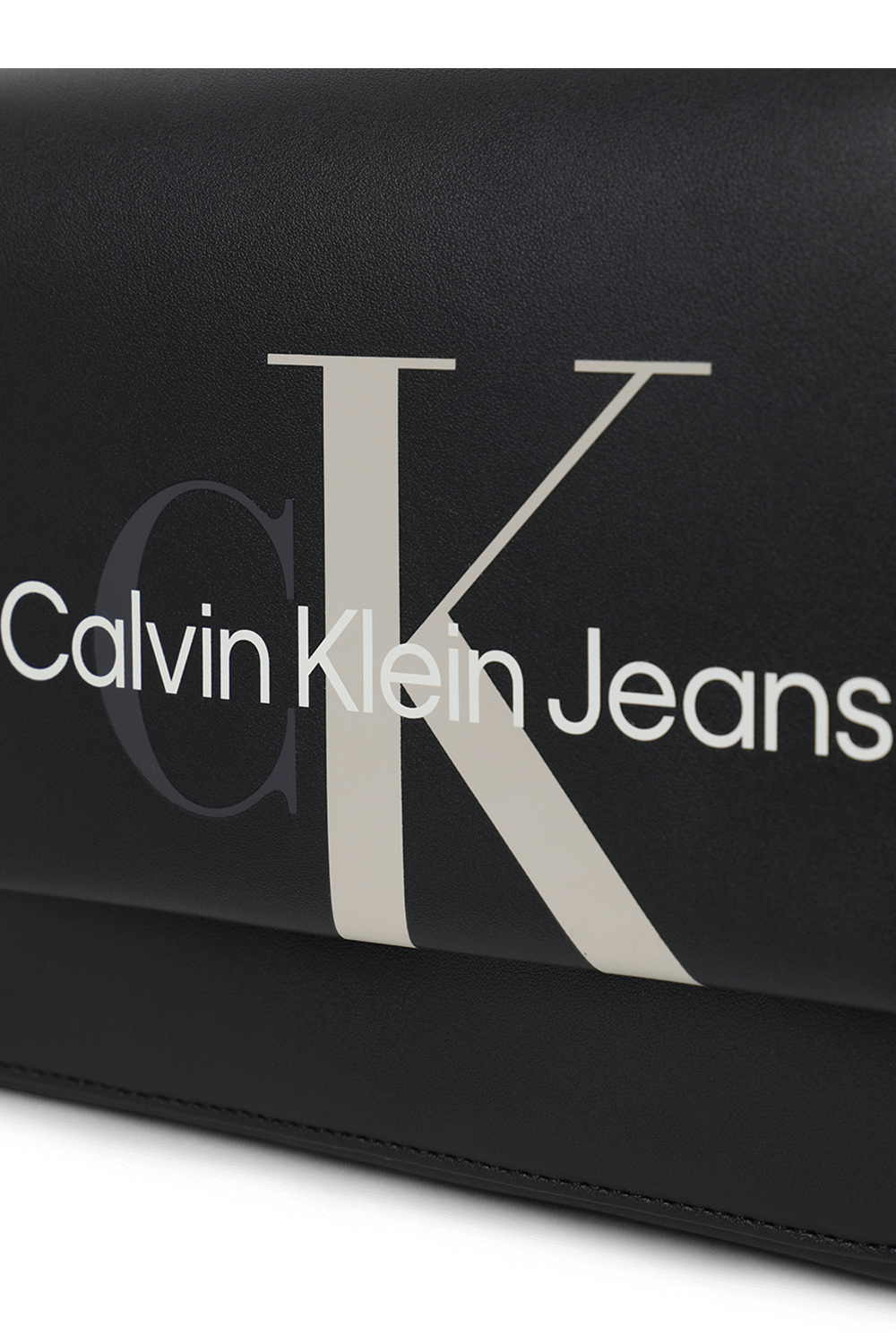 תמונת תקריב של תיק מלבני מתקפל עם לוגו בגוון שחור