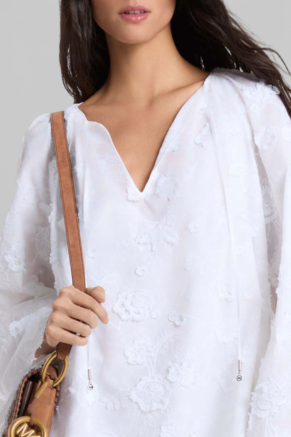 תמונת תקריב דוגמן של שמלת מיני