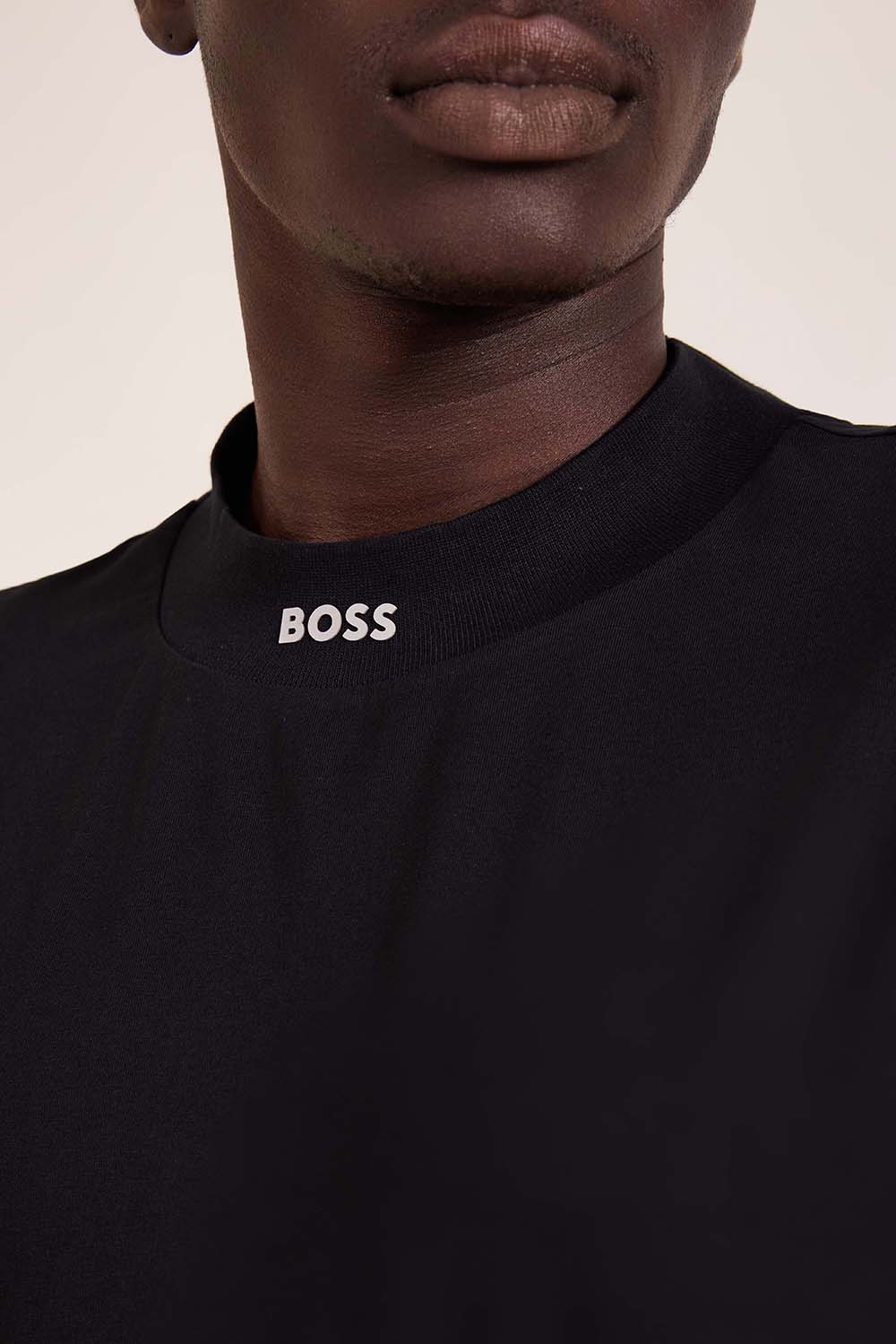 תמונת תקריב דוגמן של חולצת טי