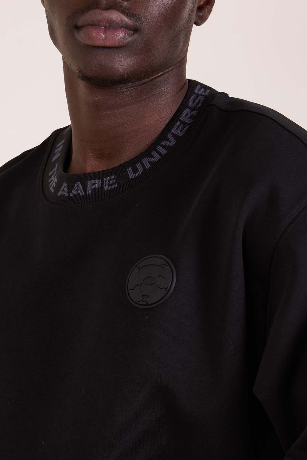 תמונת תקריב דוגמן של סווטשירט