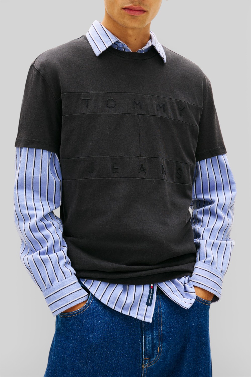 תמונת דוגמן קידמית של חולצת טי