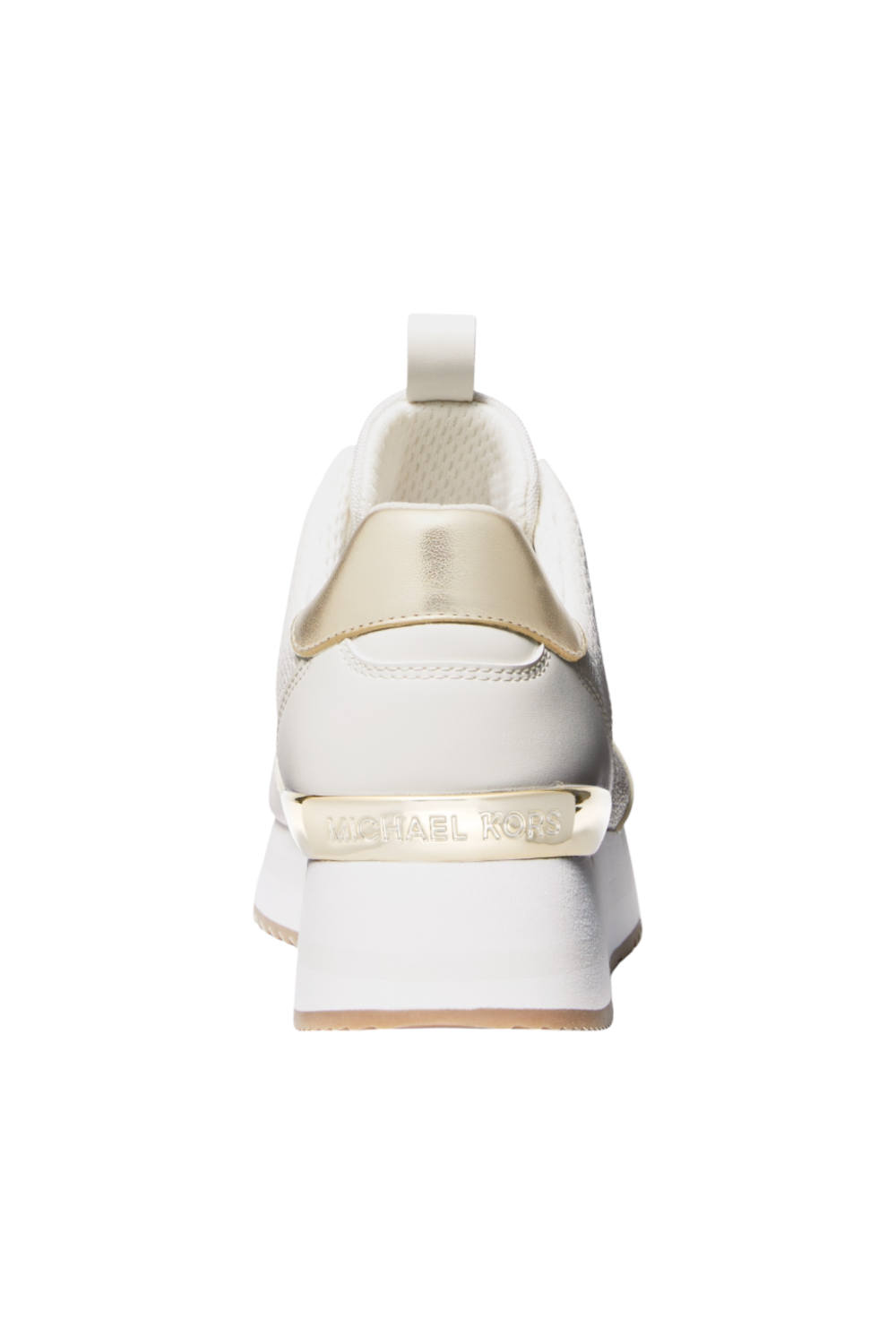 תמונת תקריב של נעלי סניקרס