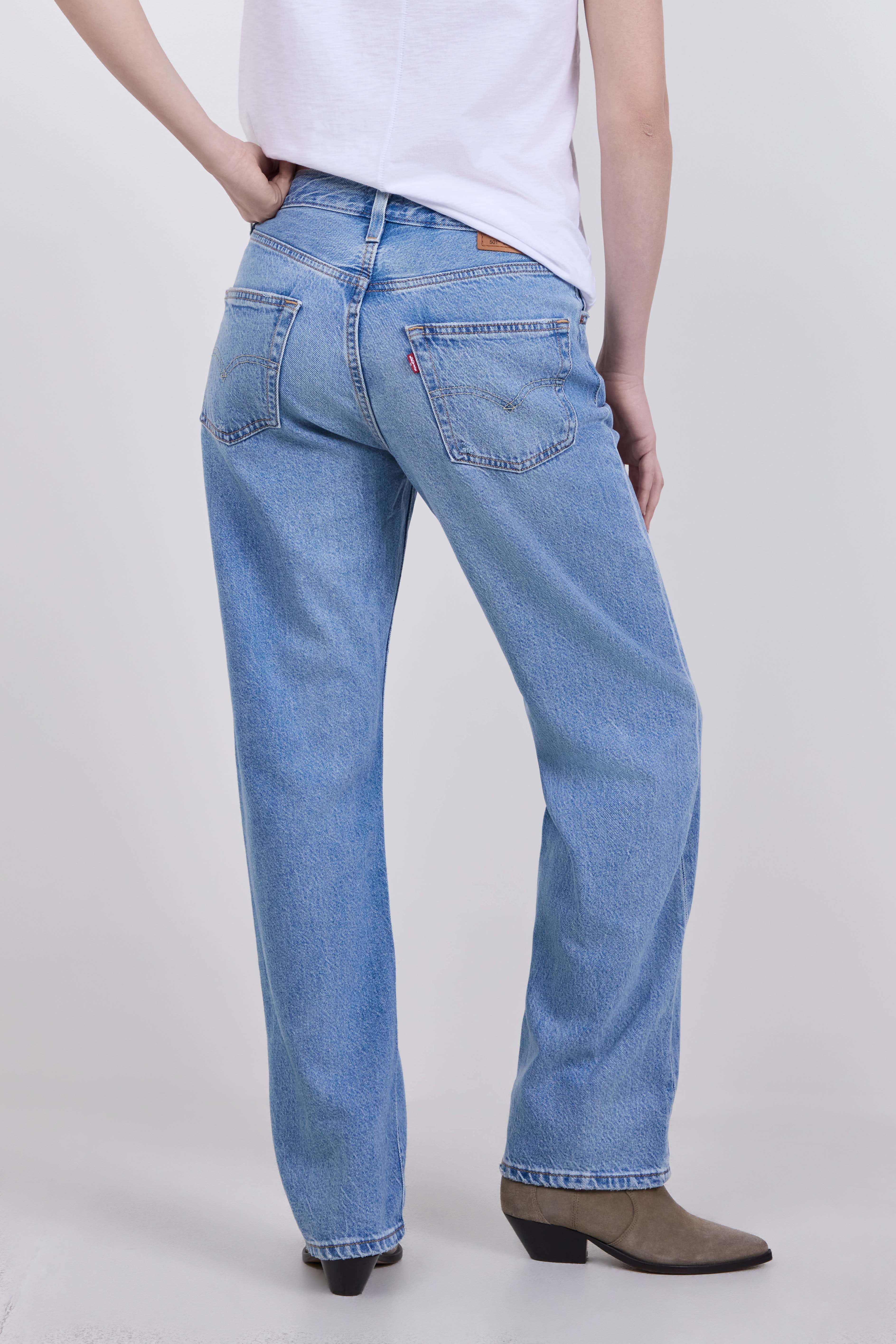 תמונת דוגמן אחורית של מכנסי ג'ינס 501 90S בגזרה ישרה