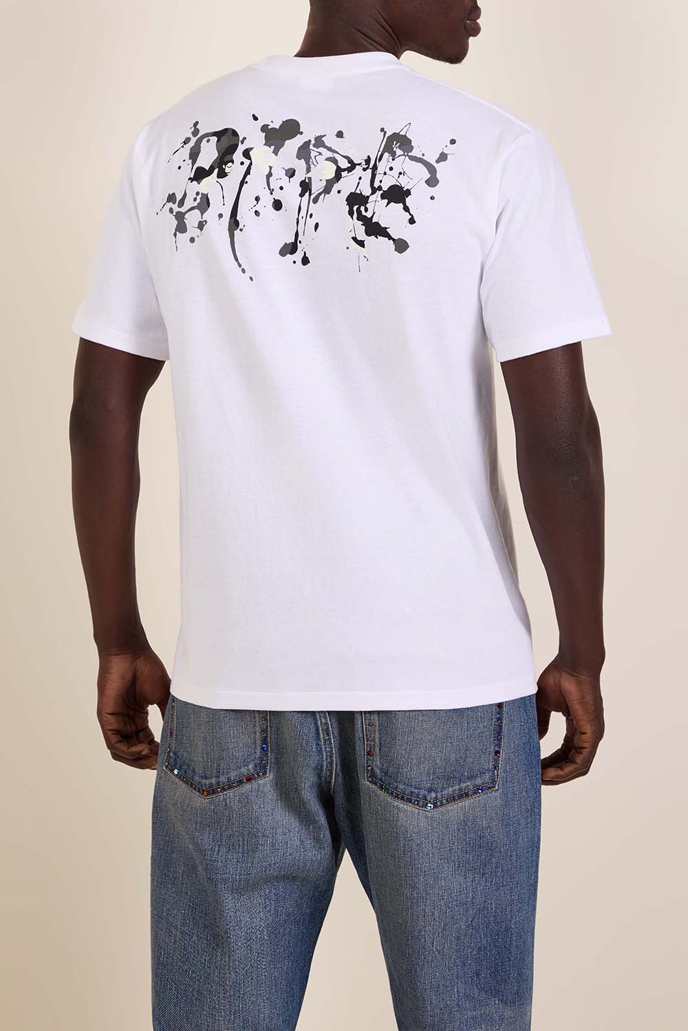 תמונת דוגמן אחורית של חולצת טי