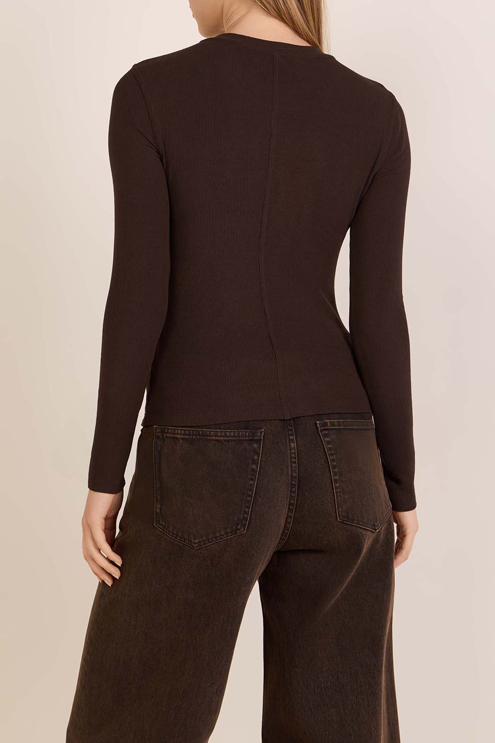 תמונת דוגמן אחורית של חולצת ריב