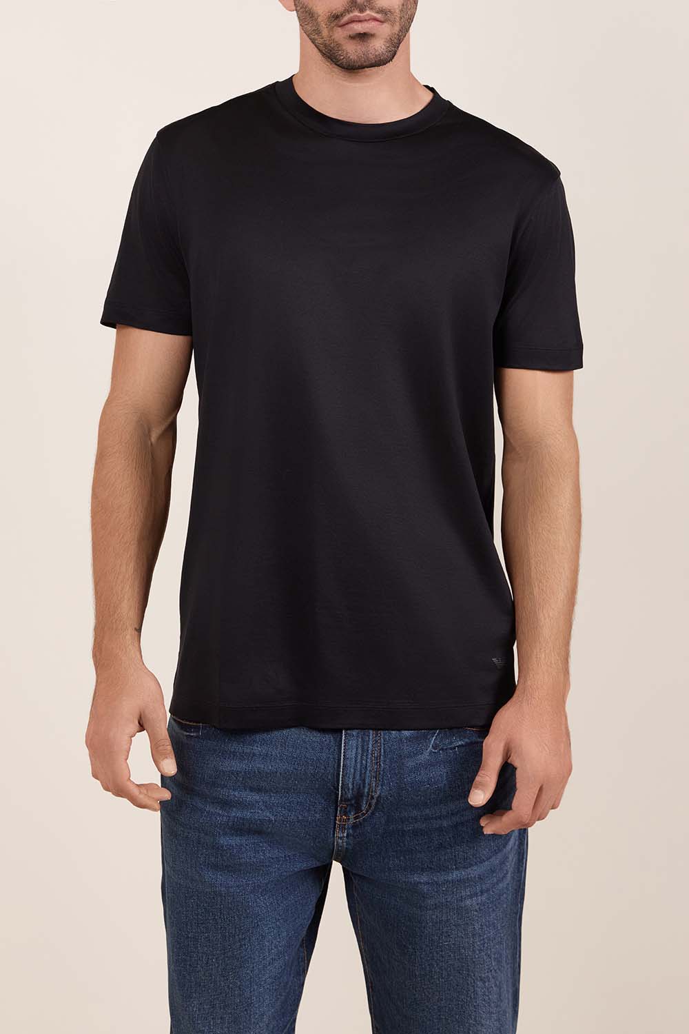 תמונת דוגמן קידמית של חולצת טי