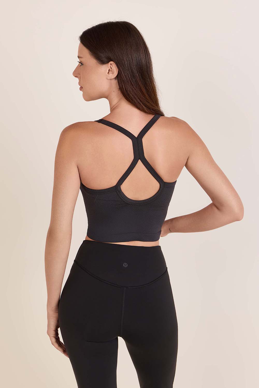 תמונת דוגמן אחורית של Get Low Crossback Training Tank