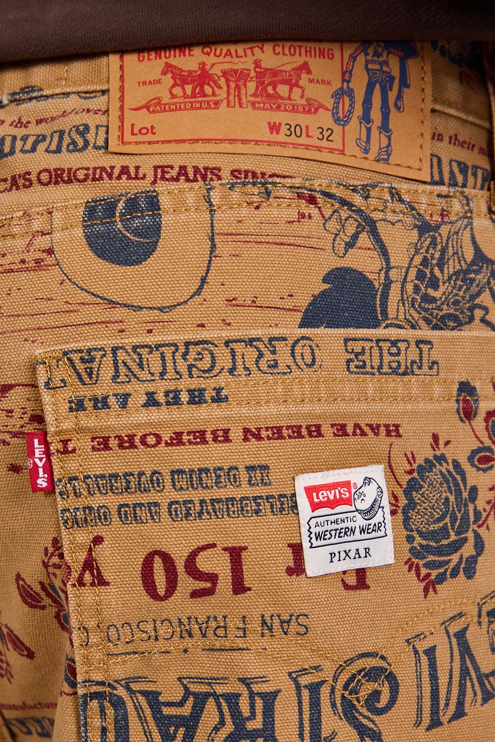 תמונת תקריב דוגמן של ליוויס X צעצוע של סיפור מכנסי ג'ינס 568
