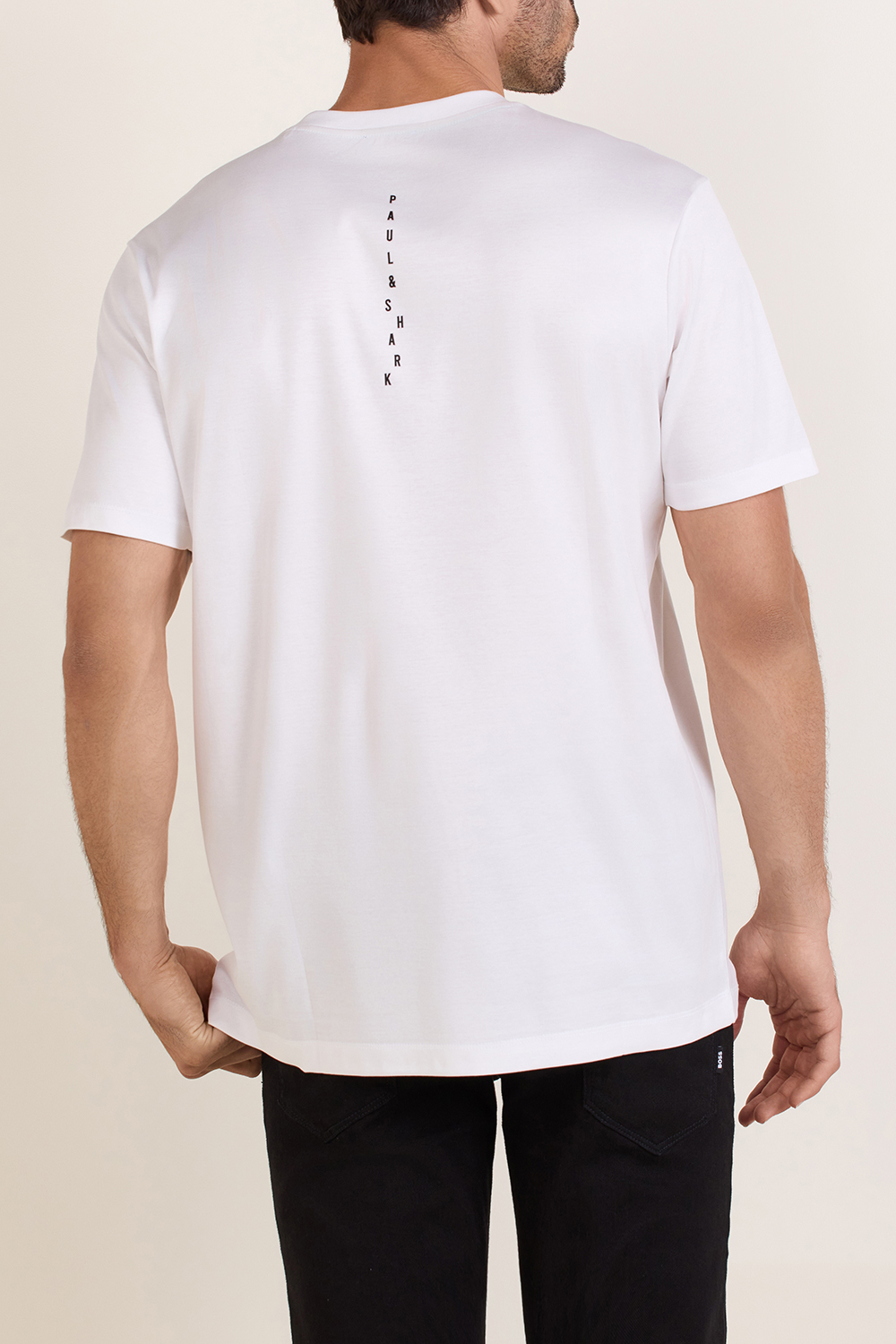 תמונת דוגמן אחורית של חולצת טי