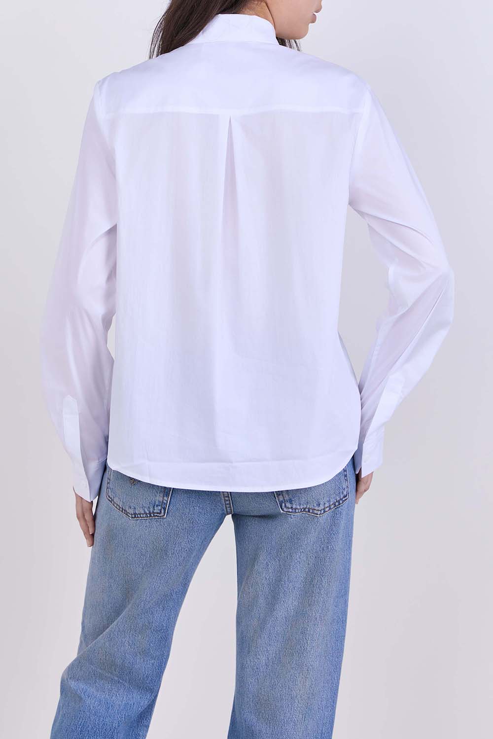 תמונת דוגמן אחורית של חולצה מכופתרת קשירה