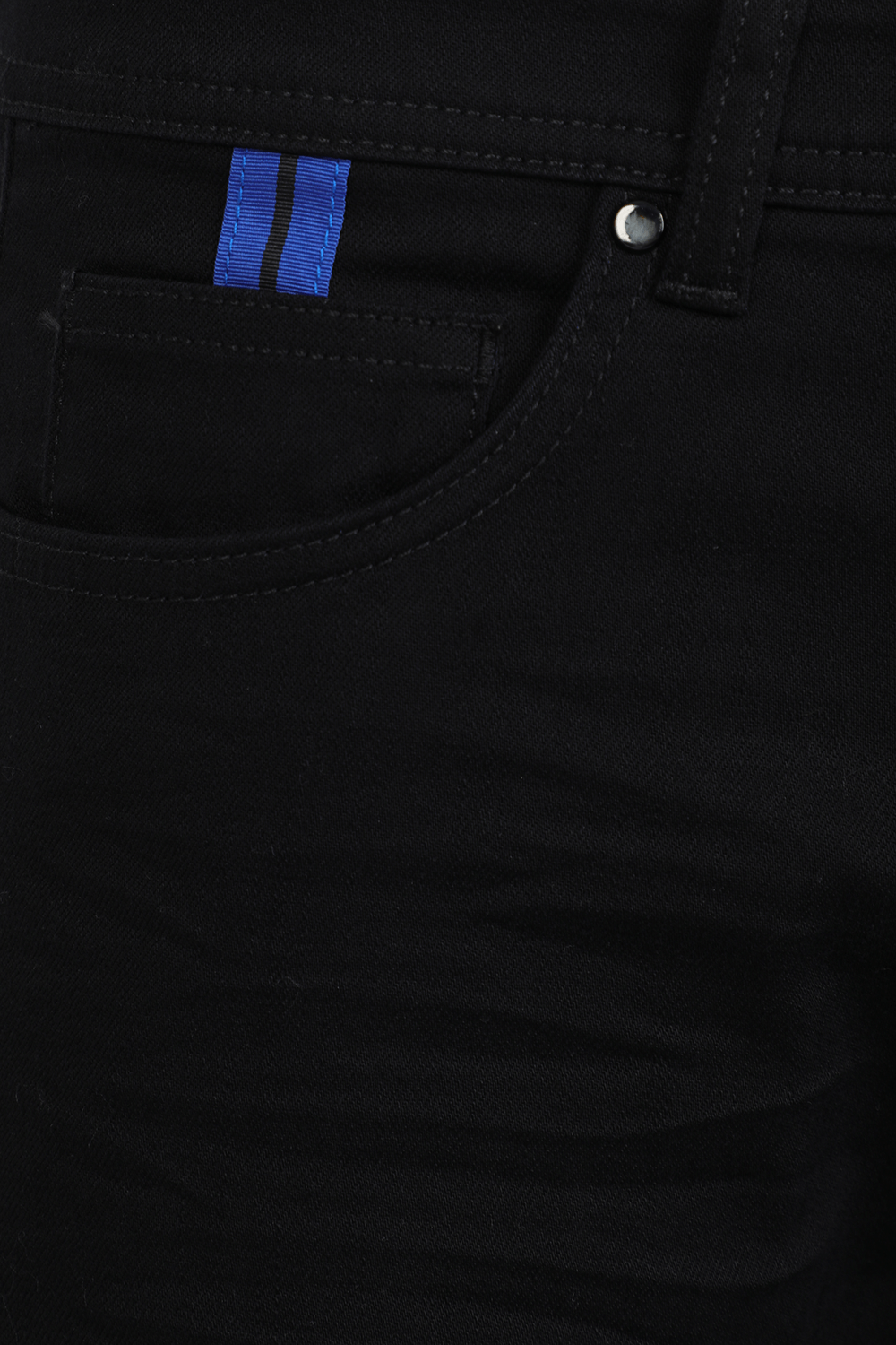 תמונה אחורית של Tapered Fit Jeans In Washed Black Super-Stretch Denim