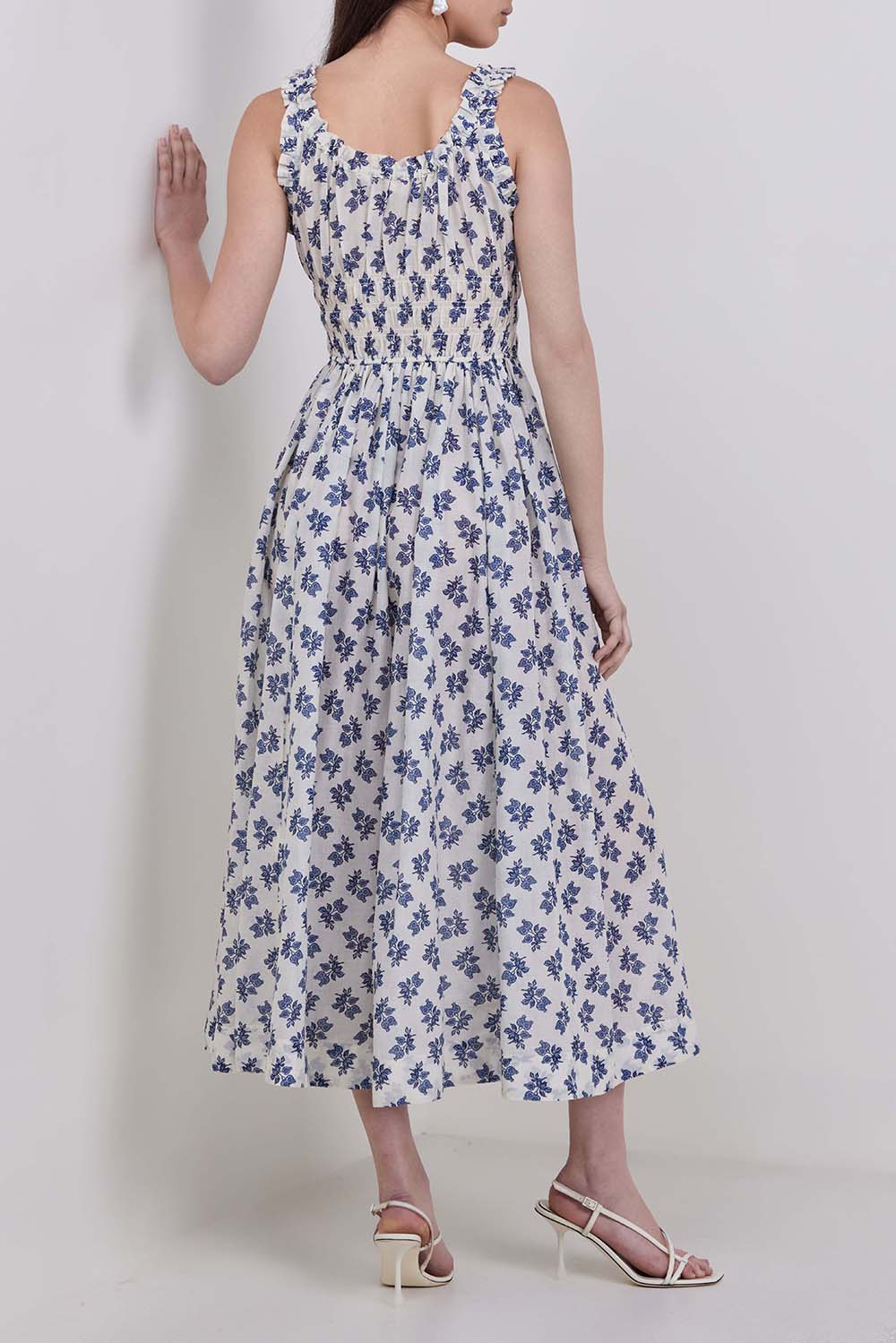 תמונת דוגמן אחורית של שמלת מידי