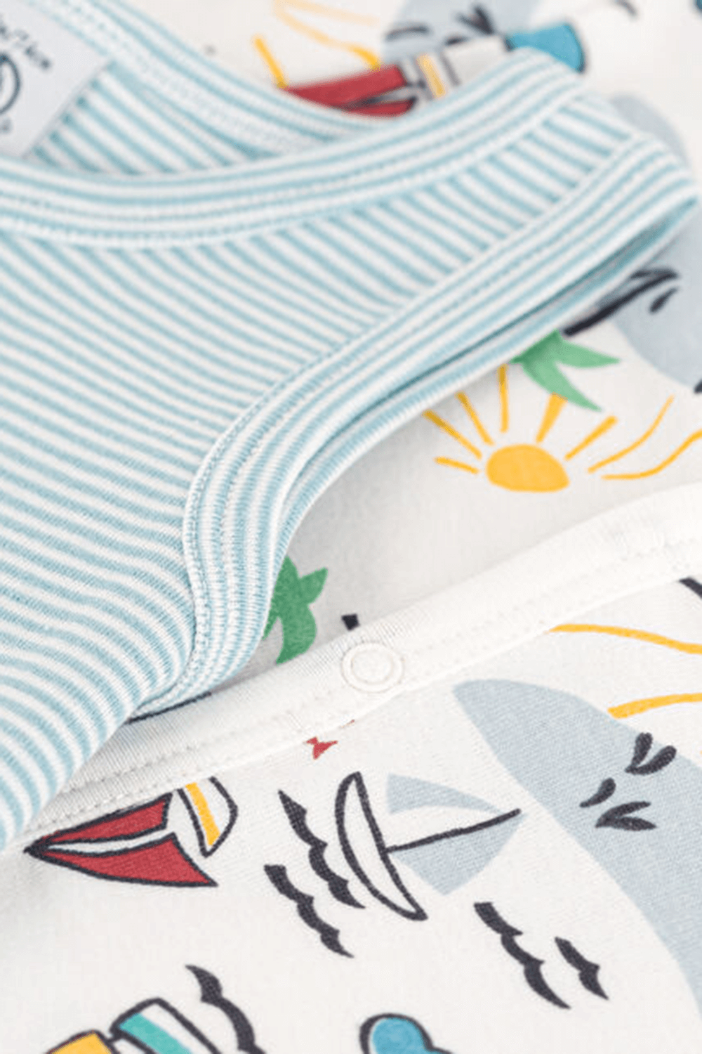 תמונת תקריב של מארז שני אוברולים - גילאי 3-24 חודשים