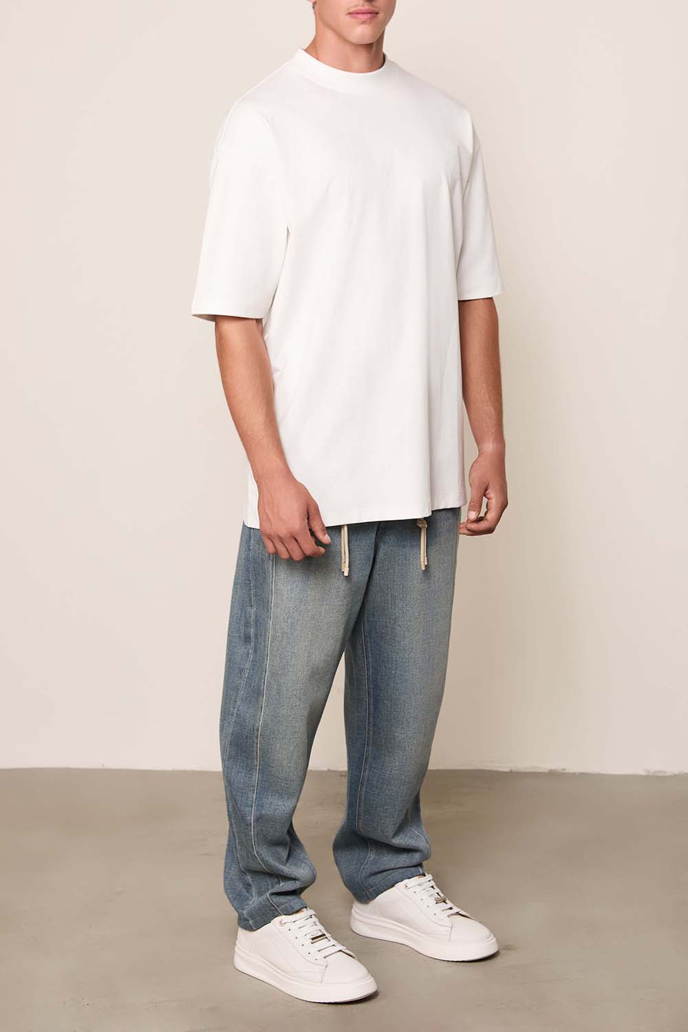 תמונת דוגמן קידמית של חולצת טי