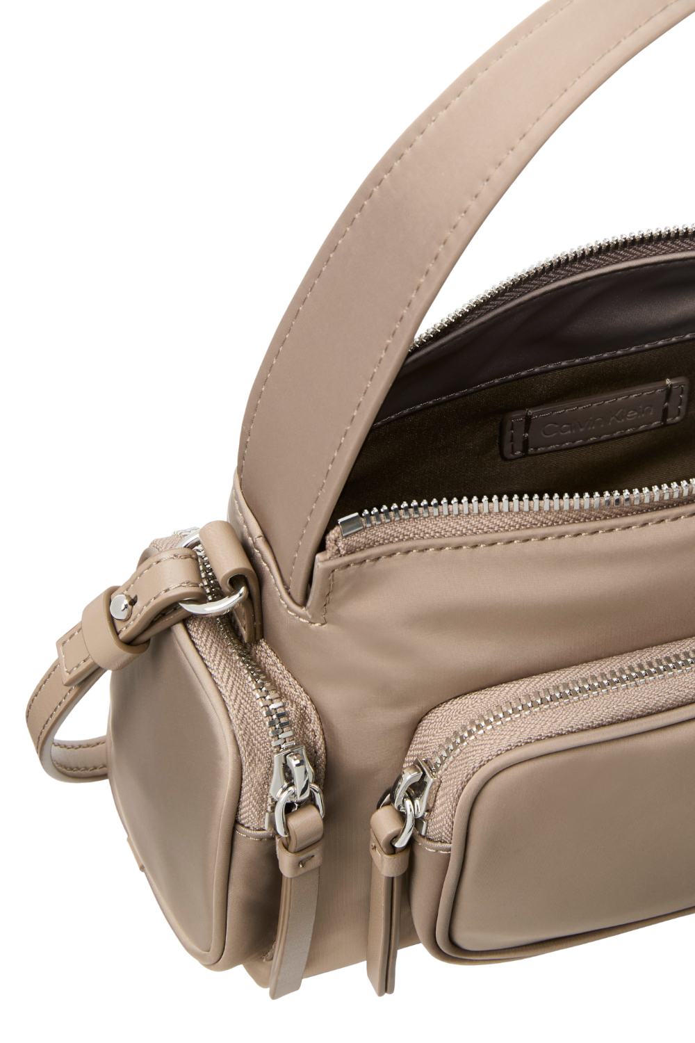 תמונת תקריב של תיק כתף מניילון