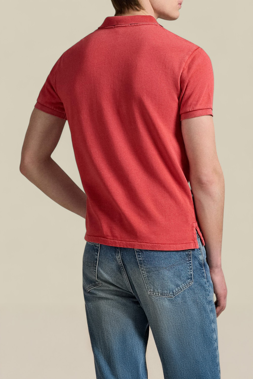 תמונת דוגמן אחורית של חולצת פולו