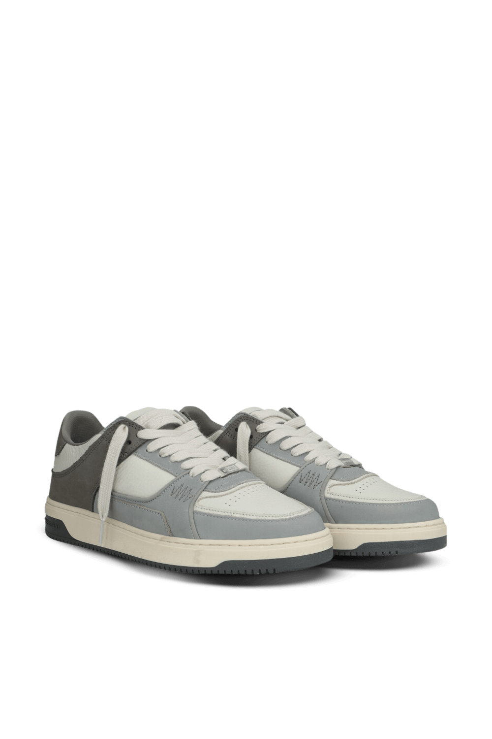 תמונה קידמית של נעלי סניקרס אפקס