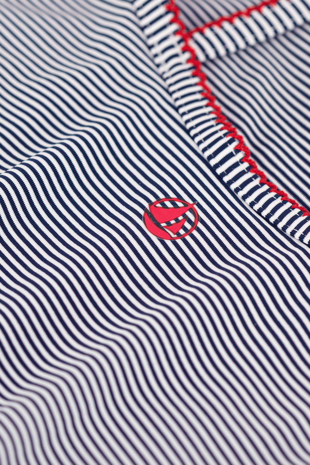 תמונת תקריב של בגד ים שלם - גילאי 3-5 שנים