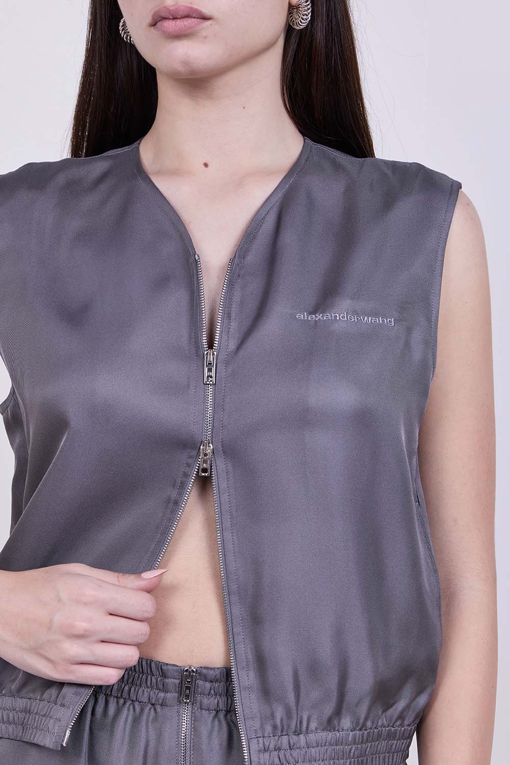 תמונת תקריב דוגמן של ווסט קרופ משי