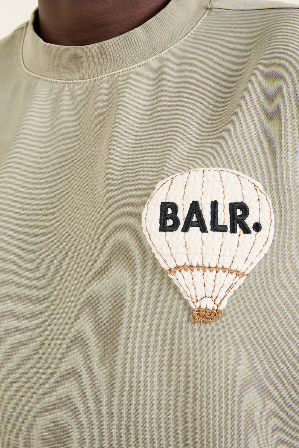 תמונת תקריב דוגמן של חולצת טי