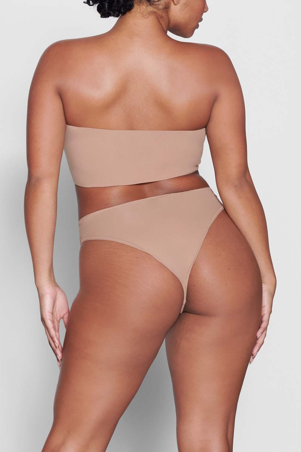 תמונת דוגמן אחורית של CHEEKY BRIEF