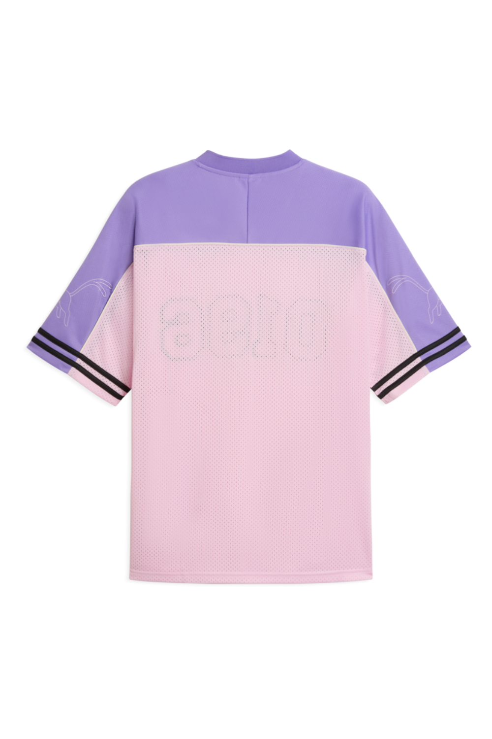 תמונה אחורית של חולצת טי פומה X פוקימון