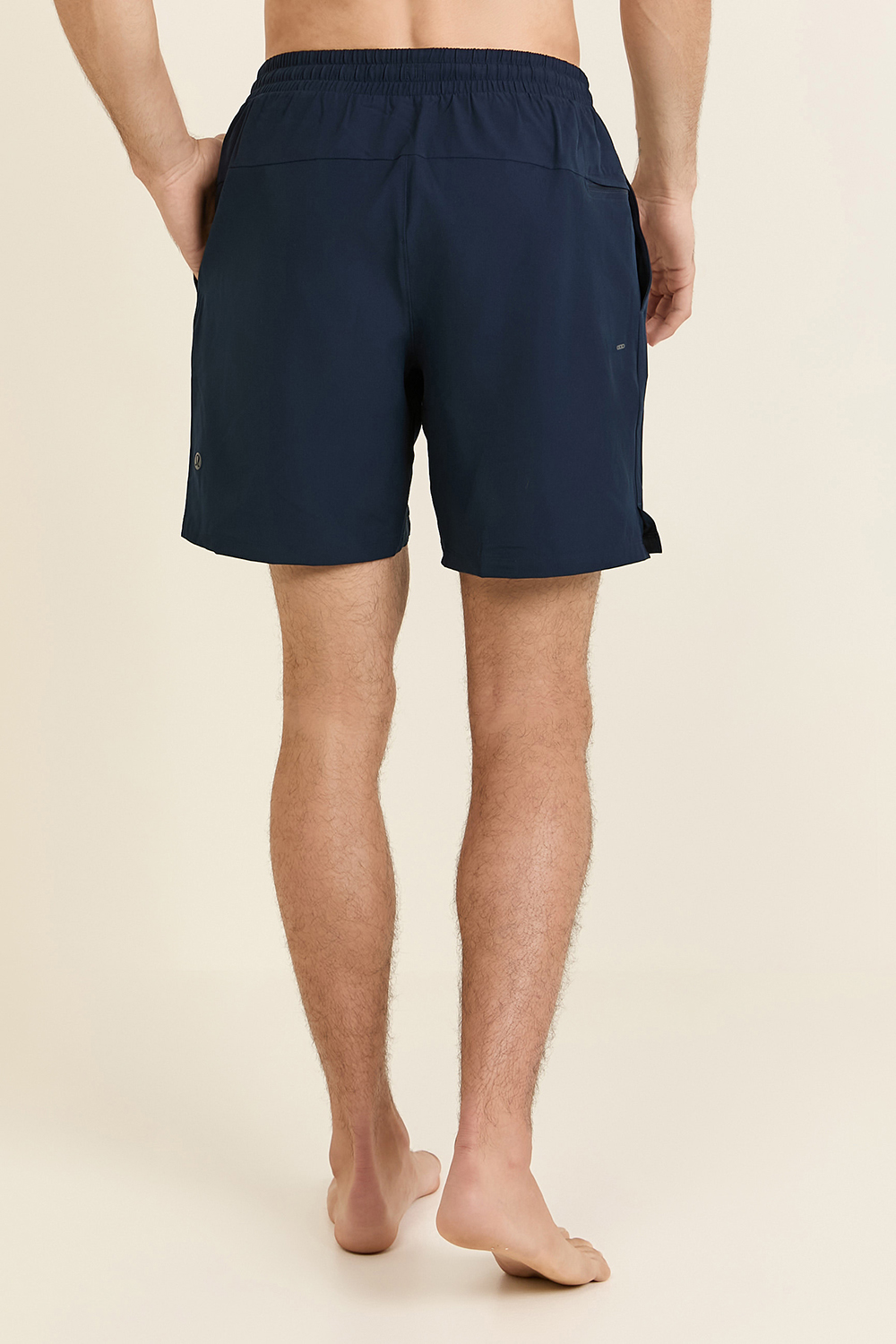 תמונת דוגמן אחורית של Pool Short 7